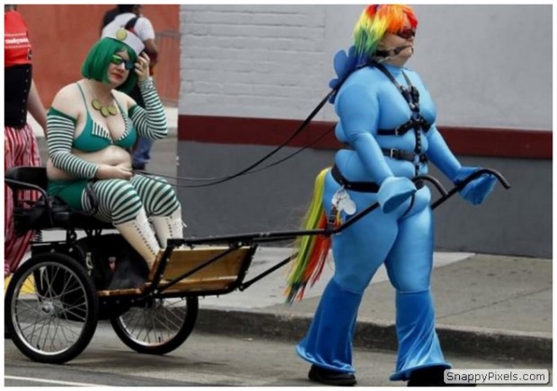 bad-cosplay-costume-fails-25