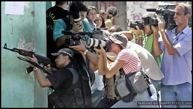 crazy-dangerous-photographers-17