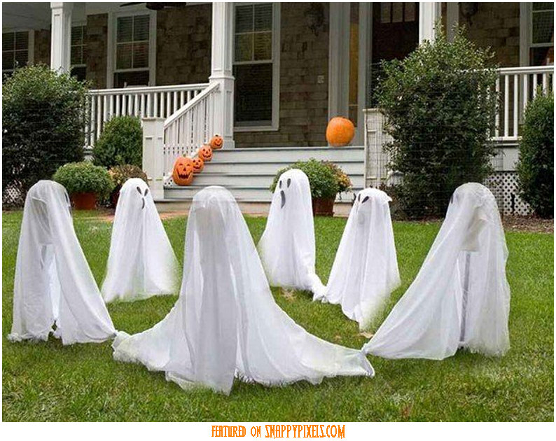 Scary Halloween Decoration Ideas For Outside (34 Yard Pics) - Snappy Pixels