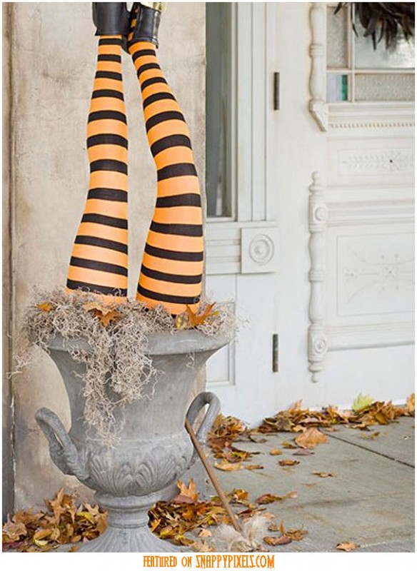 diy-scary-halloween-decorations-outside-31