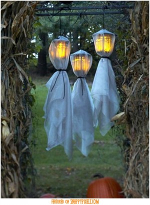 Scary Halloween Decoration Ideas For Outside (34 Yard Pics) - Snappy Pixels