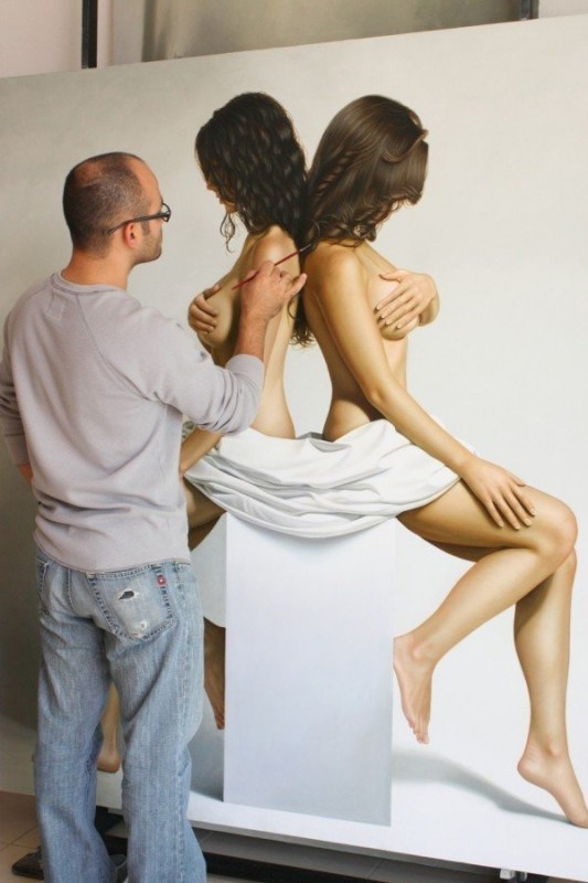 hyper-realistic-paintings-by-Omar-Ortiz-2