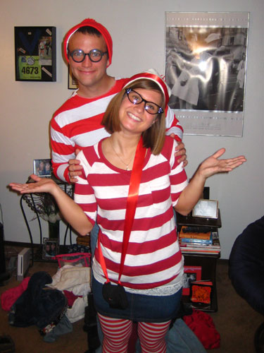 31 Creative DIY Halloween Costumes Made for Couples - Snappy Pixels
