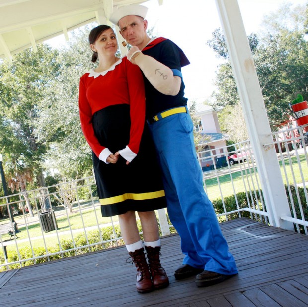 creative-halloween-costumes-made-for-couples-24